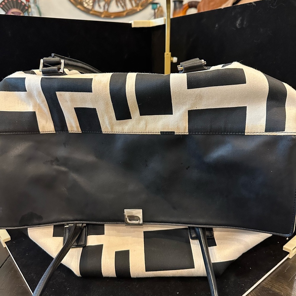 Spacious Black and Cream Geometric Tote Bag. Great carry on or fun beach bag - Picture 2 of 11